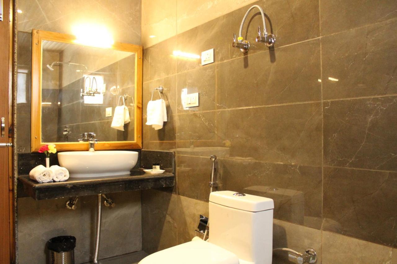 Vaibhav Regency Hotel Manāli Kültér fotó