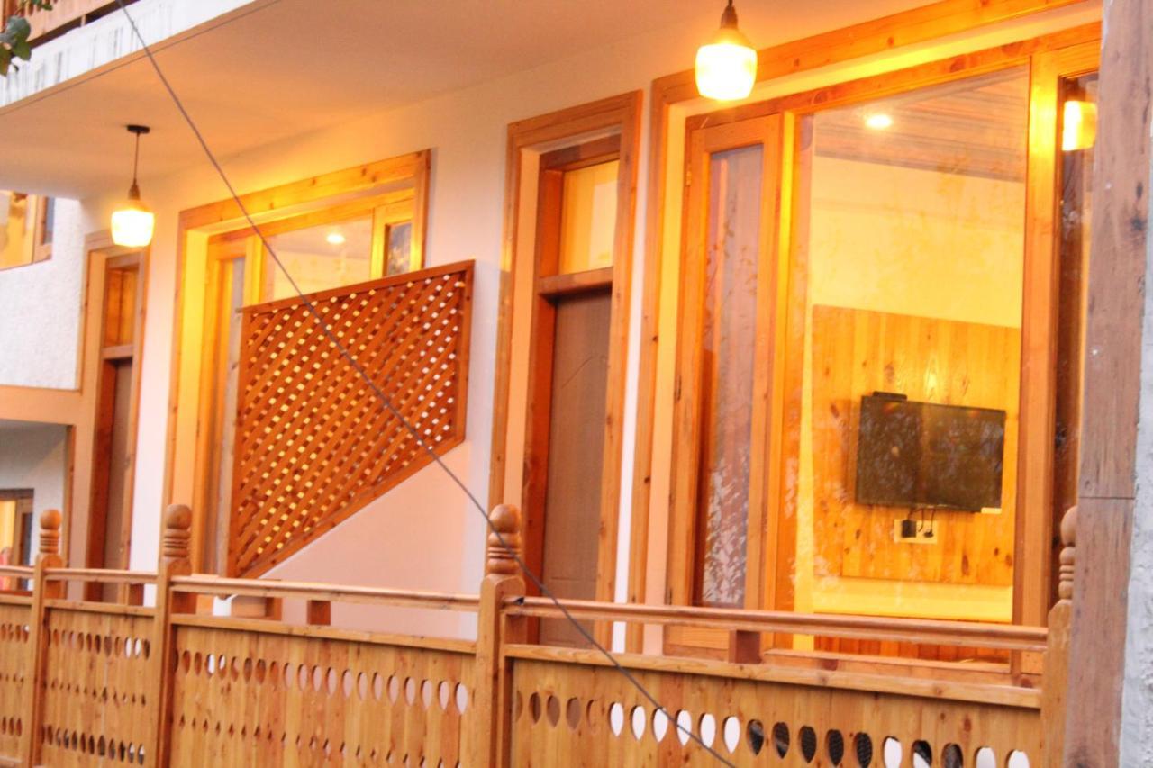Vaibhav Regency Hotel Manāli Kültér fotó