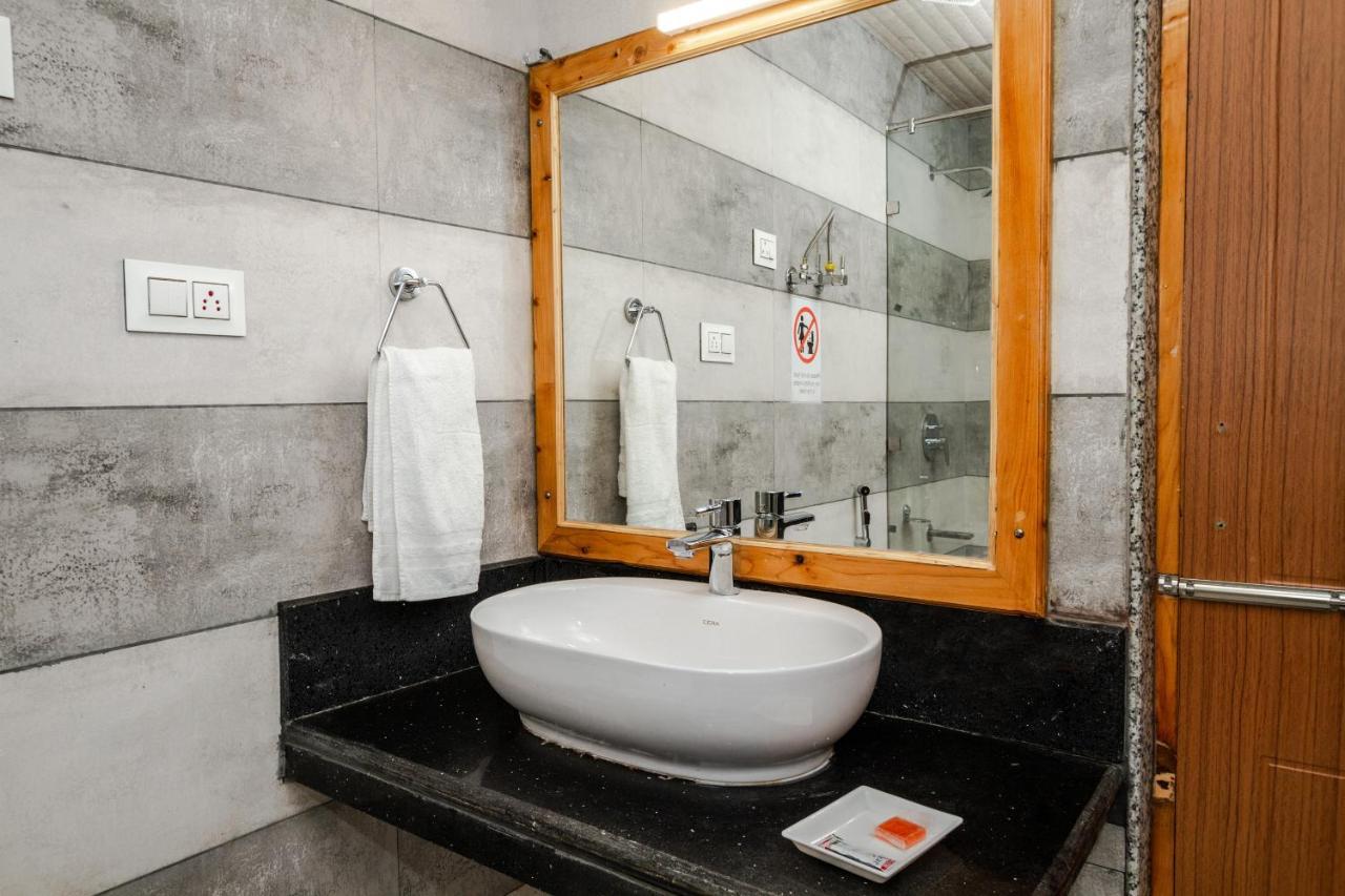 Vaibhav Regency Hotel Manāli Kültér fotó