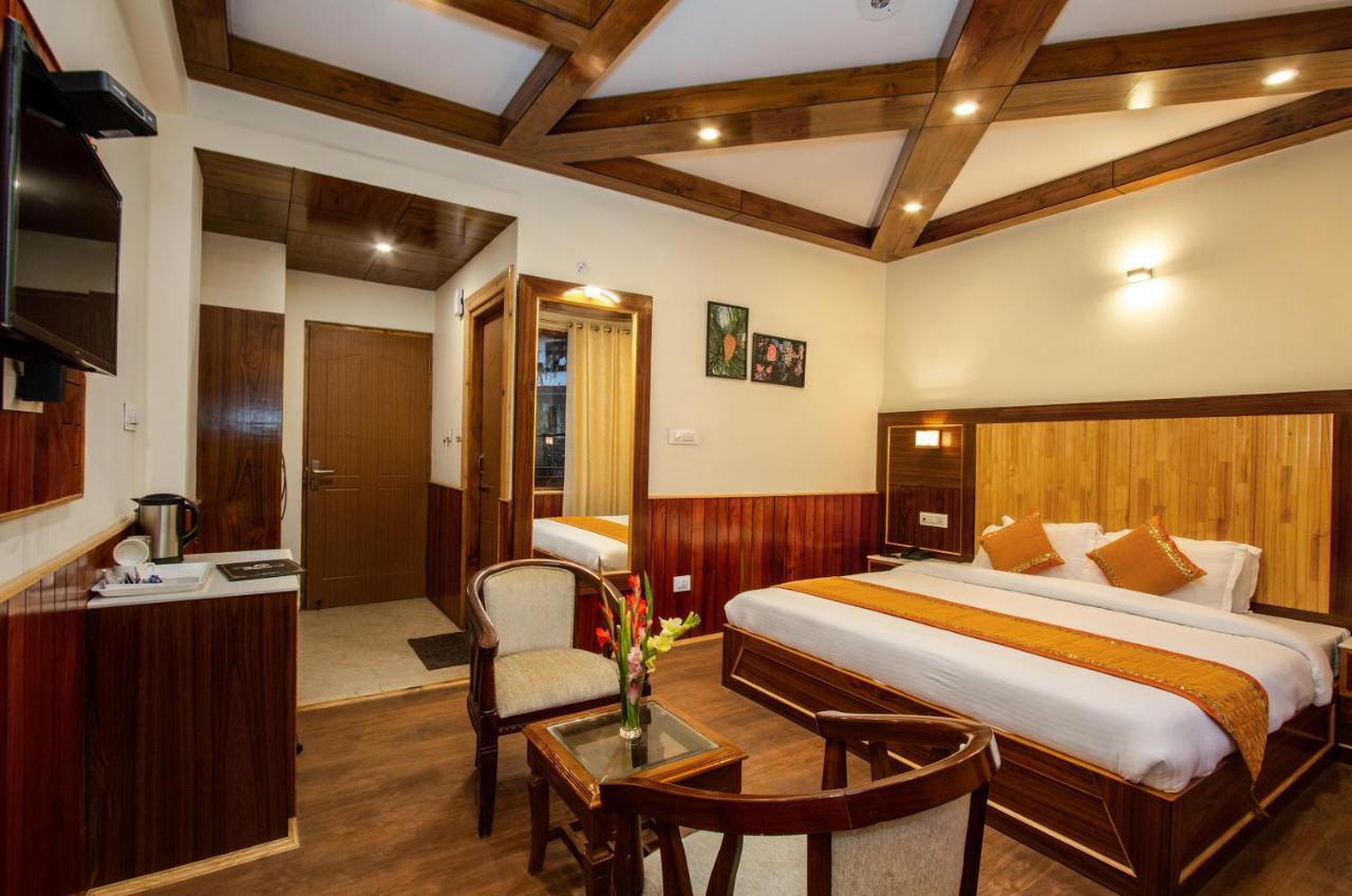 Vaibhav Regency Hotel Manāli Kültér fotó