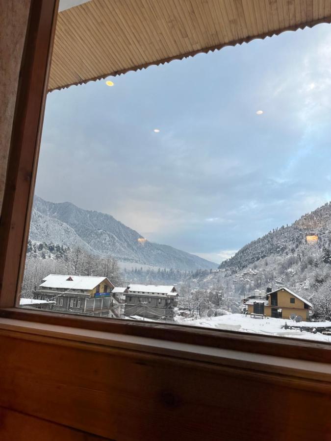 Vaibhav Regency Hotel Manāli Kültér fotó